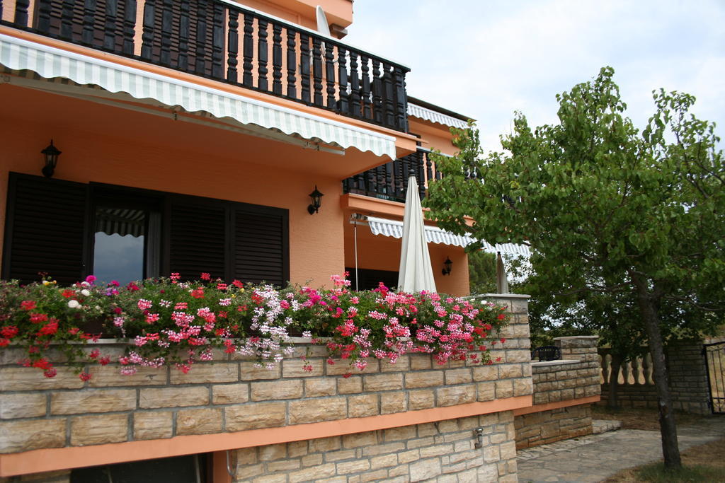 Apartments Santa Barbara Биоград на Мору Екстериор снимка