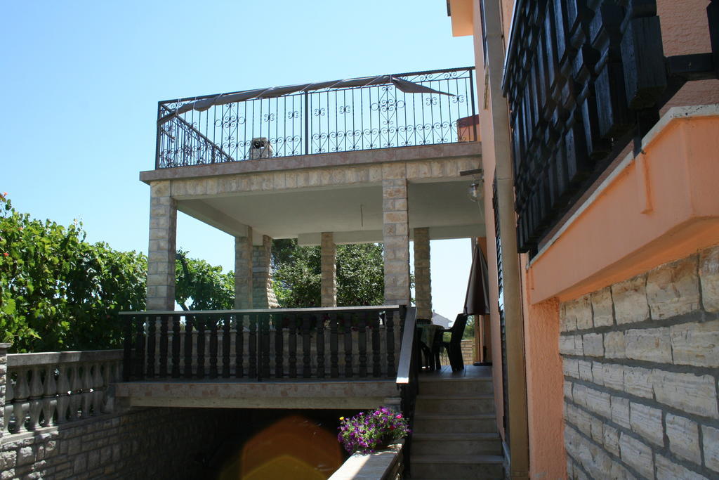 Apartments Santa Barbara Биоград на Мору Екстериор снимка
