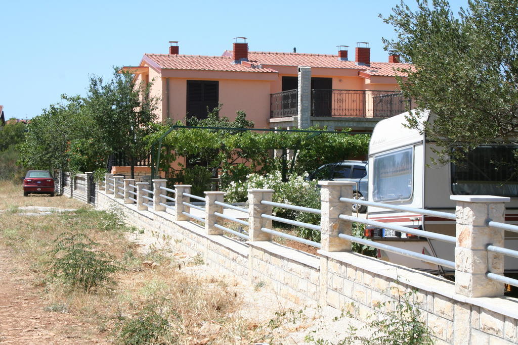Apartments Santa Barbara Биоград на Мору Екстериор снимка