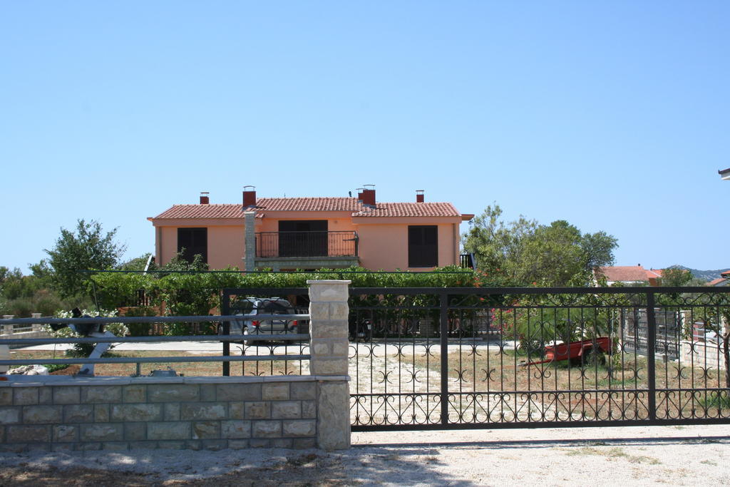 Apartments Santa Barbara Биоград на Мору Екстериор снимка