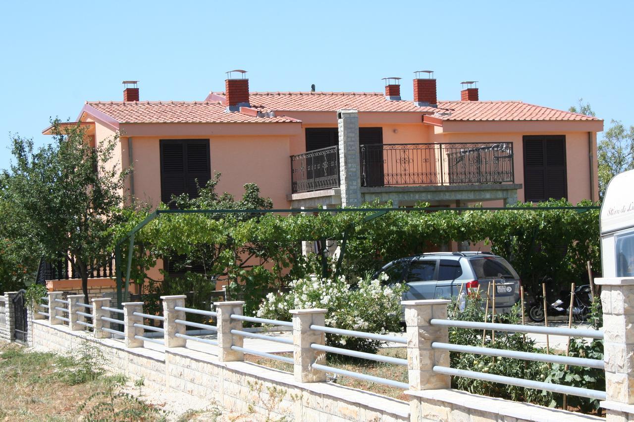 Apartments Santa Barbara Биоград на Мору Екстериор снимка