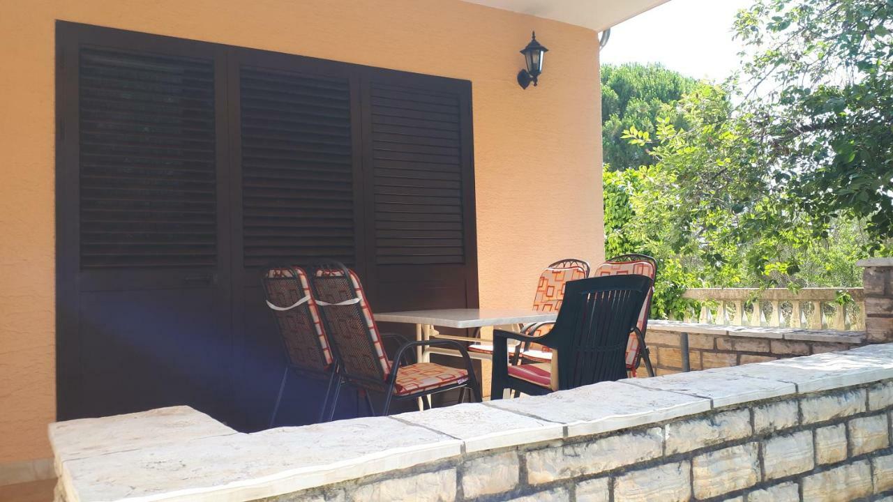 Apartments Santa Barbara Биоград на Мору Екстериор снимка