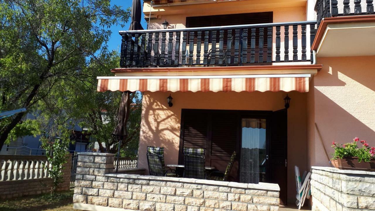 Apartments Santa Barbara Биоград на Мору Екстериор снимка